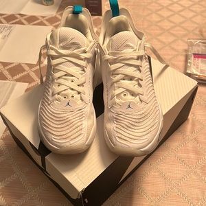 Luka Dončić, basketball signature shoe like new white and blue color way